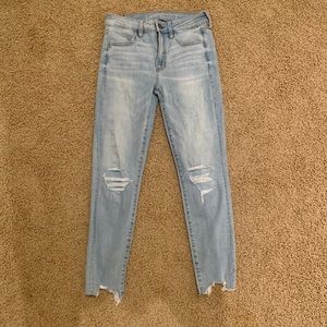 American Eagle Light Wash Super Stretch Jeans (Size 6)